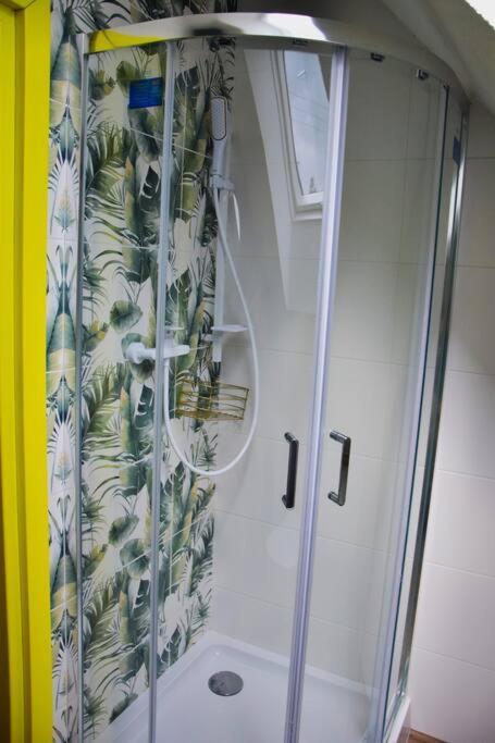 Pastelowy Domek Z Balia Elektryczna Z Jacuzzi Zalakowo Luaran gambar