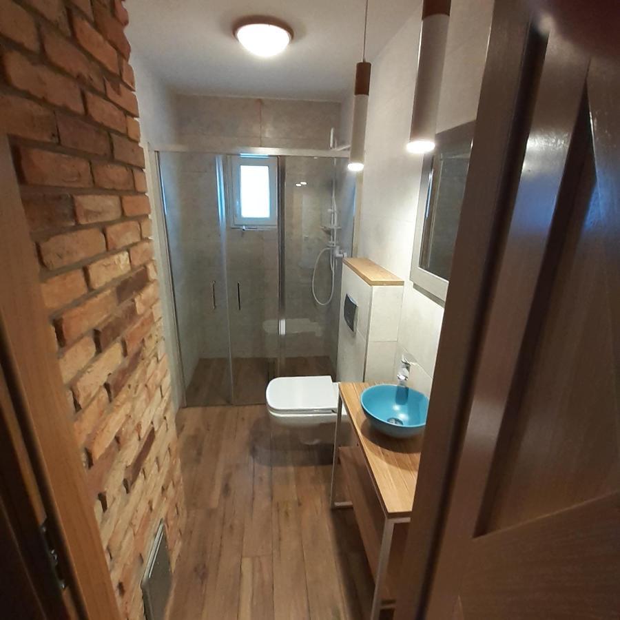 Pastelowy Domek Z Balia Elektryczna Z Jacuzzi Zalakowo Luaran gambar