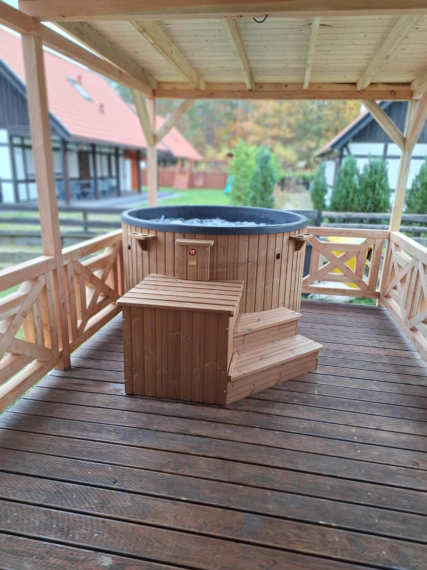 Pastelowy Domek Z Balia Elektryczna Z Jacuzzi Zalakowo Luaran gambar